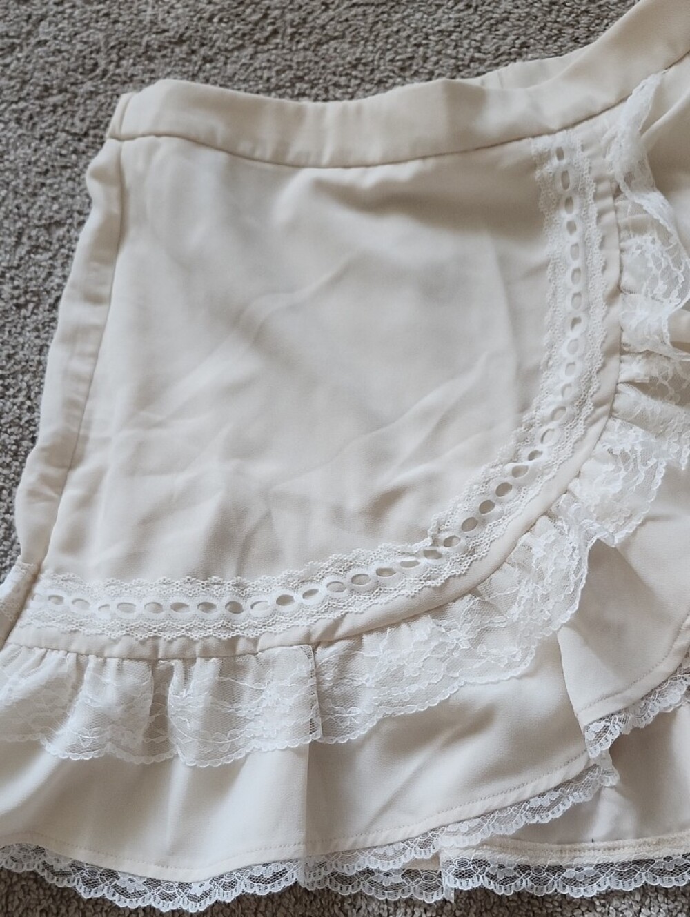 SHEIN Cream Lace-Trim Ruffle Mini Skirt - Picture 4 of 8